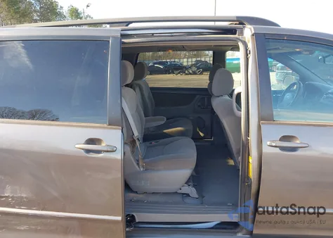 2004 Toyota Sienna Xle z USA, uszkodzony, nr VIN 5TDZA22C74S098745